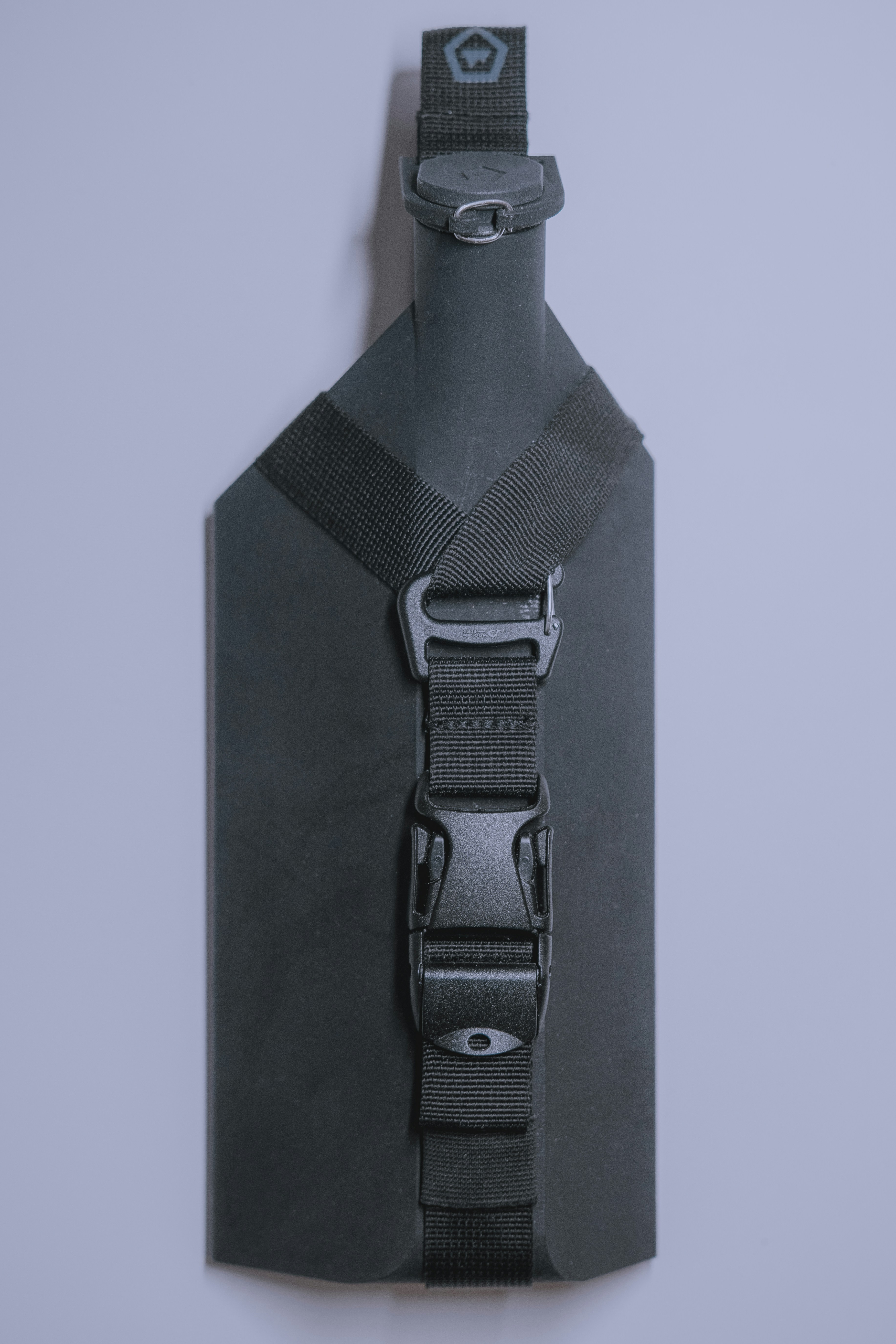 Carbon grip adjustable dumbbell set